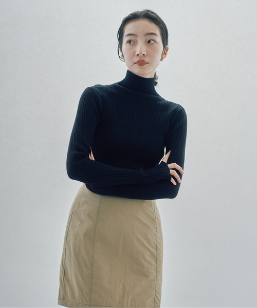 INSIIS(インシス)の「ランダムリブハイネックニット(ニット/セーター・レディース・ブラック/ブルー/グリーン・フリー)」の6枚目の写真