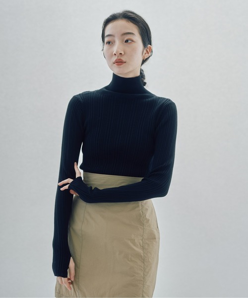 INSIIS(インシス)の「ランダムリブハイネックニット(ニット/セーター・レディース・ブラック/ブルー/グリーン・フリー)」の4枚目の写真