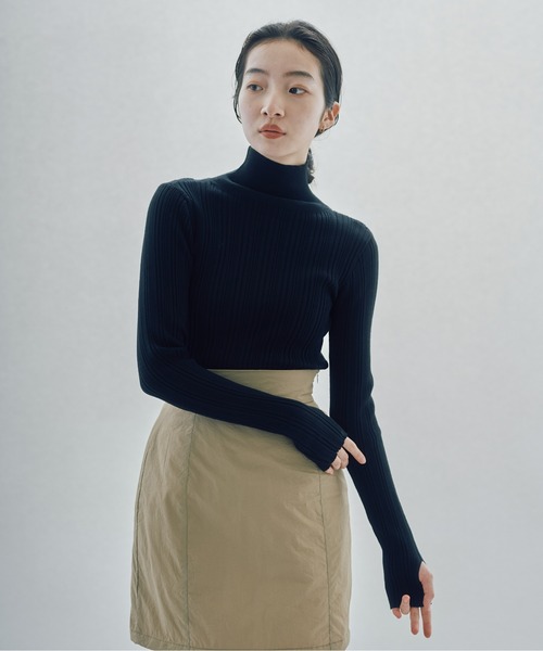 INSIIS(インシス)の「ランダムリブハイネックニット(ニット/セーター・レディース・ブラック/ブルー/グリーン・フリー)」の5枚目の写真