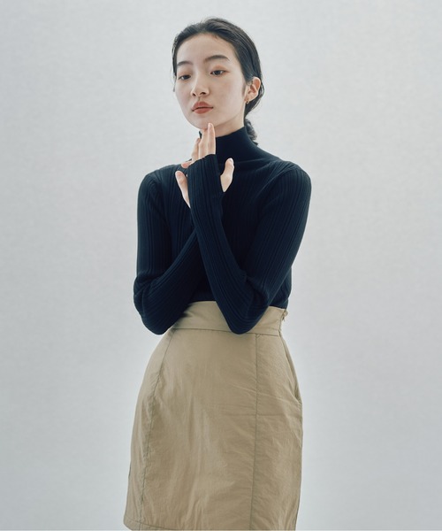 INSIIS(インシス)の「ランダムリブハイネックニット(ニット/セーター・レディース・ブラック/ブルー/グリーン・フリー)」の7枚目の写真