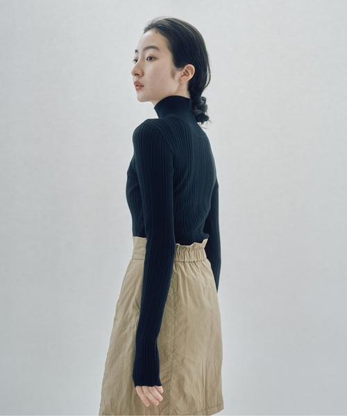 INSIIS(インシス)の「ランダムリブハイネックニット(ニット/セーター・レディース・ブラック/ブルー/グリーン・フリー)」の8枚目の写真