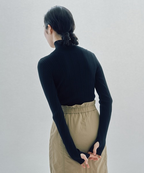 INSIIS(インシス)の「ランダムリブハイネックニット(ニット/セーター・レディース・ブラック/ブルー/グリーン・フリー)」の9枚目の写真