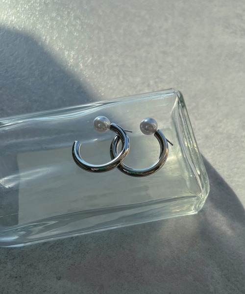 apres jour mignon(アプレジュールミニョン)の「【apresjour mignon×ARIAZ】パール2WAYピアス(ピアス(両耳用)・レディース・ゴールド/シルバー・ONESIZE)」の1枚目の写真