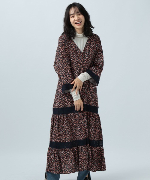 BAYFLOW(ベイフロー)の「ヴィンテージフラワーワンピース(ワンピース・レディース・ネイビー/サックスブルー・SMALL/MEDIUM)」の6枚目の写真