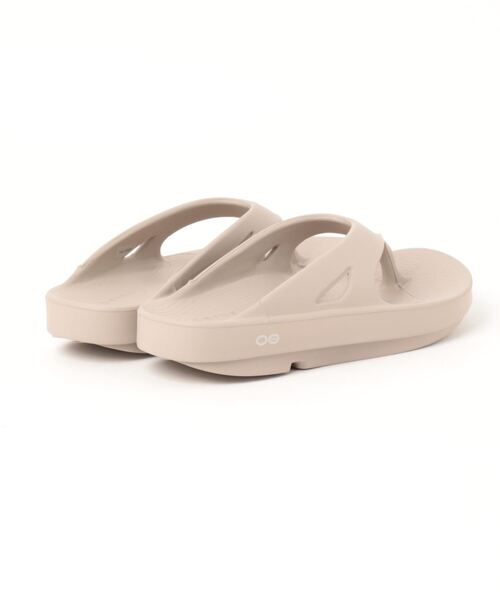 OOFOS（ウーフォス）の「【OOFOS】200102 OOriginal（サンダル・メンズ・ベージュ・26cm/27cm/28cm/29cm）」の2枚目の写真