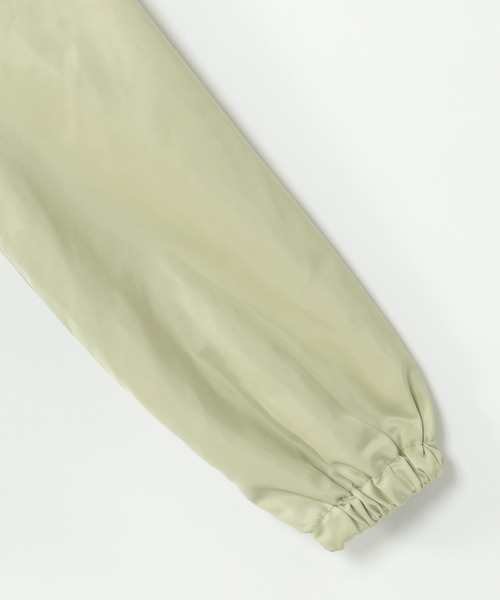 ikka（イッカ）の「サテンフレアマウンテンパーカー（120~160cm）（マウンテンパーカー・キッズ・グリーン/ピンク系その他・120/130/140/150/160）」の3枚目の写真