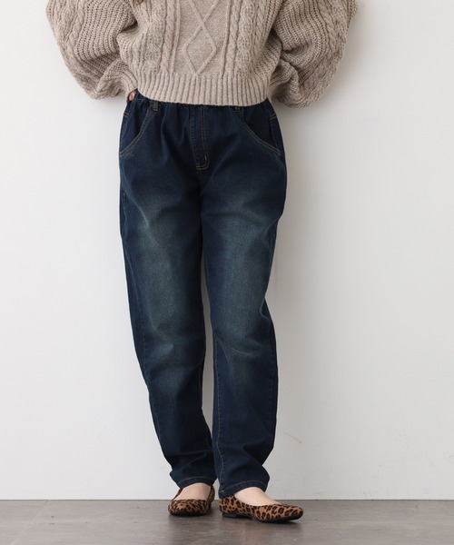 atONE(アットワン)の「atONE ウエストゴムテーパードデニムパンツ(デニムパンツ・レディース・ブルー/ワンウォッシュ/ネイビー・M/LL/L/3L/4L)」の2枚目の写真