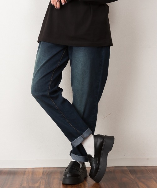 atONE(アットワン)の「atONE ウエストゴムテーパードデニムパンツ(デニムパンツ・レディース・ブルー/ワンウォッシュ/ネイビー・M/LL/L/3L/4L)」の5枚目の写真