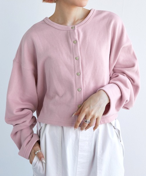 w closet(ダブルクローゼット)の「ハートボタンショート丈カーディガン(カーディガン/ボレロ・レディース・ブラック/サックスブルー/ピンク/ライム/アイボリー/ブラック×ホワイト・FREE)」の6枚目の写真