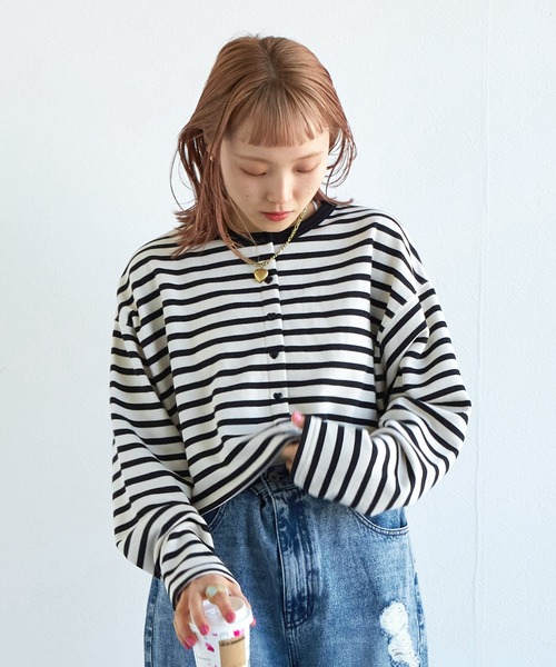 w closet(ダブルクローゼット)の「ハートボタンショート丈カーディガン(カーディガン/ボレロ・レディース・ブラック/サックスブルー/ピンク/ライム/アイボリー/ブラック×ホワイト・FREE)」の8枚目の写真