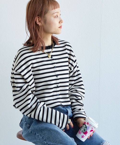 w closet(ダブルクローゼット)の「ハートボタンショート丈カーディガン(カーディガン/ボレロ・レディース・ブラック/サックスブルー/ピンク/ライム/アイボリー/ブラック×ホワイト・FREE)」の14枚目の写真