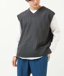a.v.v（アーヴェヴェ）の「レイヤードカットソー付きVネックニットベスト（ベスト・メンズ）」