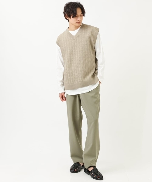 a.v.v（アーヴェヴェ）の「レイヤードカットソー付きVネックニットベスト（ベスト・メンズ・チャコールグレー/ライトブルー/ベージュ・44/46/48/50）」の4枚目の写真