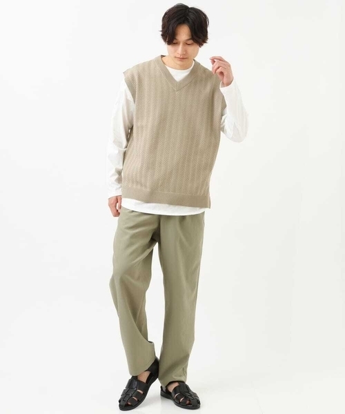 a.v.v（アーヴェヴェ）の「レイヤードカットソー付きVネックニットベスト（ベスト・メンズ・チャコールグレー/ライトブルー/ベージュ・44/46/48/50）」の5枚目の写真