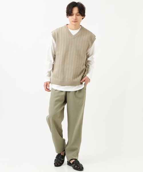 a.v.v（アーヴェヴェ）の「レイヤードカットソー付きVネックニットベスト（ベスト・メンズ・チャコールグレー/ライトブルー/ベージュ・44/46/48/50）」の6枚目の写真