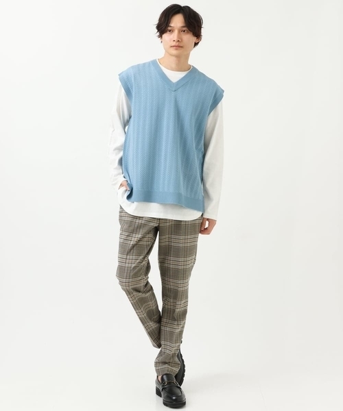 a.v.v（アーヴェヴェ）の「レイヤードカットソー付きVネックニットベスト（ベスト・メンズ・チャコールグレー/ライトブルー/ベージュ・44/46/48/50）」の7枚目の写真