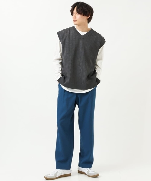 a.v.v（アーヴェヴェ）の「レイヤードカットソー付きVネックニットベスト（ベスト・メンズ・チャコールグレー/ライトブルー/ベージュ・44/46/48/50）」の10枚目の写真