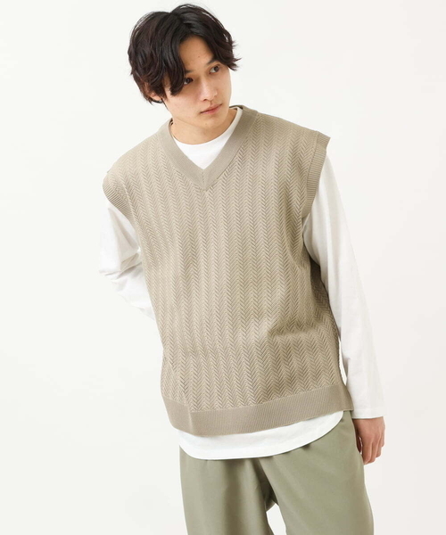 a.v.v（アーヴェヴェ）の「レイヤードカットソー付きVネックニットベスト（ベスト・メンズ・チャコールグレー/ライトブルー/ベージュ・44/46/48/50）」の15枚目の写真