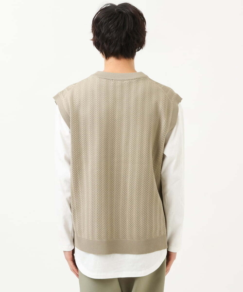a.v.v（アーヴェヴェ）の「レイヤードカットソー付きVネックニットベスト（ベスト・メンズ・チャコールグレー/ライトブルー/ベージュ・44/46/48/50）」の17枚目の写真