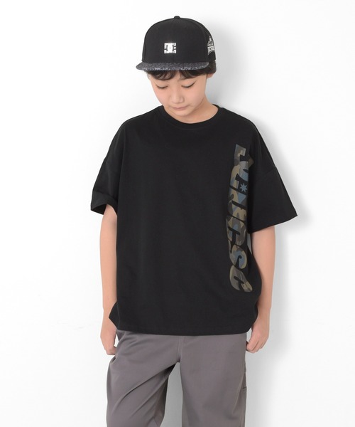 GLAZOS(グラソス)の「【DC】縦ロゴプリントビッグ半袖Tシャツ(Tシャツ/カットソー・キッズ・ブラック/ホワイト・150cm/160cm)」の2枚目の写真