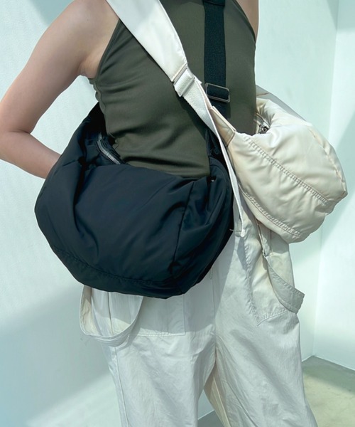y/m（イム）の「ナイロンラウンドショルダーバッグ（ショルダーバッグ・レディース・ブラック/ホワイト・FREE）」の14枚目の写真