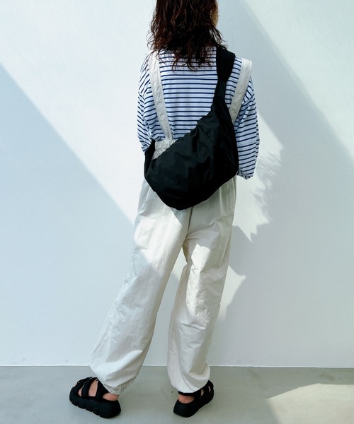 y/m（イム）の「ナイロンラウンドショルダーバッグ（ショルダーバッグ・レディース・ブラック/ホワイト・FREE）」の12枚目の写真