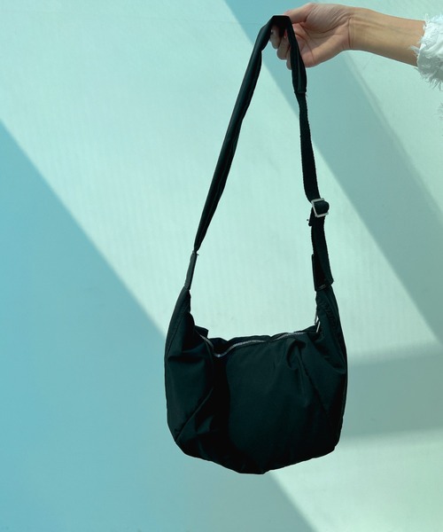 y/m（イム）の「ナイロンラウンドショルダーバッグ（ショルダーバッグ・レディース・ブラック/ホワイト・FREE）」の13枚目の写真