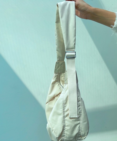 y/m（イム）の「ナイロンラウンドショルダーバッグ（ショルダーバッグ・レディース・ブラック/ホワイト・FREE）」の19枚目の写真