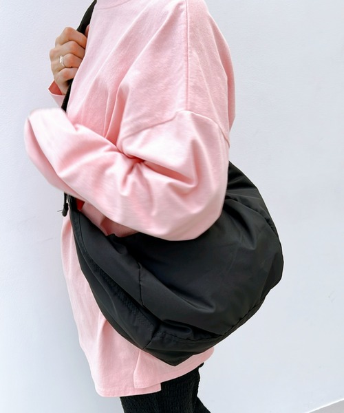 y/m（イム）の「ナイロンラウンドショルダーバッグ（ショルダーバッグ・レディース・ブラック/ホワイト・FREE）」の5枚目の写真