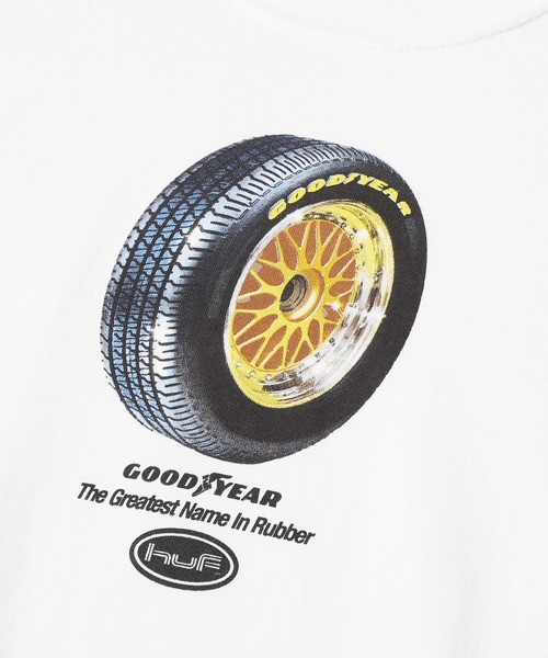 HUF（ハフ）の「HUF X GOODYEAR THE GREATEST TEE / HUF コラボ Tシャツ（Tシャツ/カットソー・メンズ・ホワイト・LARGE/X-LARGE/MEDIUM/XX-LARGE/SMALL）」の2枚目の写真