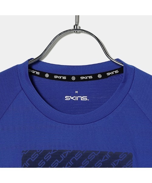 SKINS(スキンズ)の「SKINS(スキンズ)吸水プリントTシャツ(Tシャツ/カットソー・メンズ・ブラック/ブルー/ホワイト・50/48/46)」の10枚目の写真