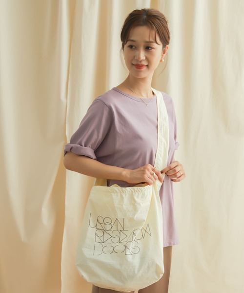 URBAN RESEARCH DOORS(アーバンリサーチドアーズ)の「20周年ロゴプリントショルダーバッグ(ショルダーバッグ・メンズ・チャコールグレー/オフホワイト/パープル/ブラック・-)」の22枚目の写真