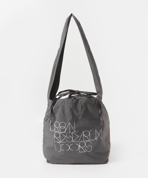 URBAN RESEARCH DOORS(アーバンリサーチドアーズ)の「20周年ロゴプリントショルダーバッグ(ショルダーバッグ・メンズ・チャコールグレー/オフホワイト/パープル/ブラック・-)」の15枚目の写真