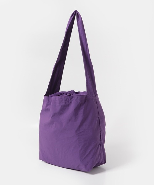 URBAN RESEARCH DOORS(アーバンリサーチドアーズ)の「20周年ロゴプリントショルダーバッグ(ショルダーバッグ・メンズ・チャコールグレー/オフホワイト/パープル/ブラック・-)」の9枚目の写真