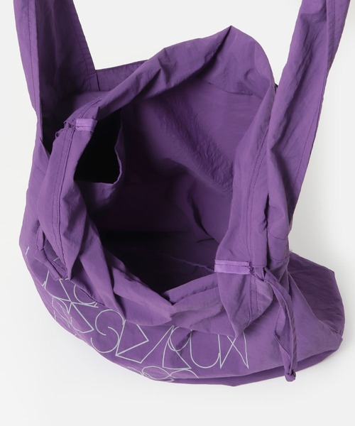 URBAN RESEARCH DOORS(アーバンリサーチドアーズ)の「20周年ロゴプリントショルダーバッグ(ショルダーバッグ・メンズ・チャコールグレー/オフホワイト/パープル/ブラック・-)」の13枚目の写真