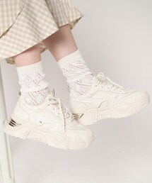 厚底ナンバー入りスニーカー