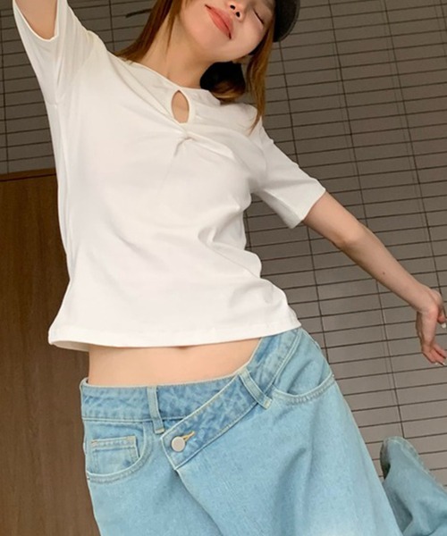 LYEON(リヨン)の「ねじりスリットトップス(Tシャツ/カットソー・レディース・ホワイト/ブラウン・FREE)」の14枚目の写真