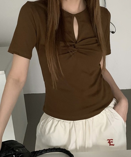 LYEON(リヨン)の「ねじりスリットトップス(Tシャツ/カットソー・レディース・ホワイト/ブラウン・FREE)」の15枚目の写真