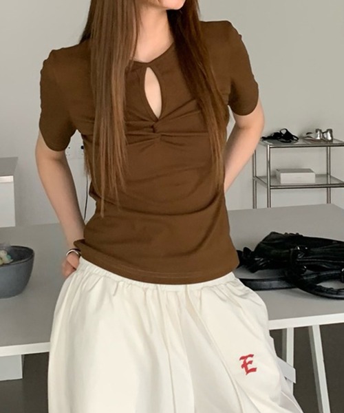 LYEON(リヨン)の「ねじりスリットトップス(Tシャツ/カットソー・レディース・ホワイト/ブラウン・FREE)」の18枚目の写真