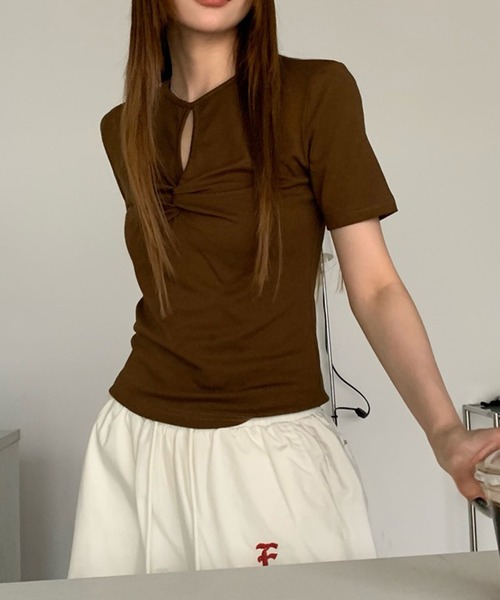 LYEON(リヨン)の「ねじりスリットトップス(Tシャツ/カットソー・レディース・ホワイト/ブラウン・FREE)」の21枚目の写真