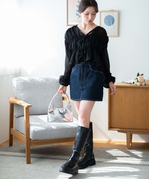 WEGO（ウィゴー）の「WEGO/シャーリングシアーブラウス（シャツ/ブラウス・レディース・ブラック/オフホワイト・FREE）」の4枚目の写真