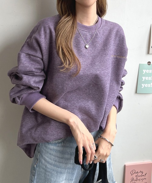 Futier land（フューティアランド）の「さりげないロゴが目を惹いてカワイイ！バック刺繍ロゴBIGトレーナー（スウェット・レディース・ネイビー/グレー/ホワイト/パープル・FREE）」の4枚目の写真