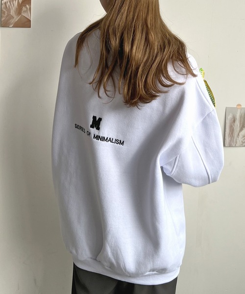 Futier land（フューティアランド）の「さりげないロゴが目を惹いてカワイイ！バック刺繍ロゴBIGトレーナー（スウェット・レディース・ネイビー/グレー/ホワイト/パープル・FREE）」の2枚目の写真