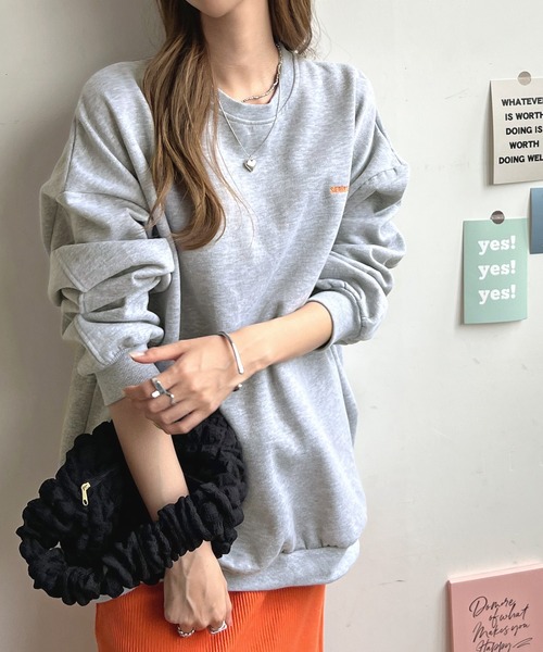 Futier land（フューティアランド）の「さりげないロゴが目を惹いてカワイイ！バック刺繍ロゴBIGトレーナー（スウェット・レディース・ネイビー/グレー/ホワイト/パープル・FREE）」の8枚目の写真