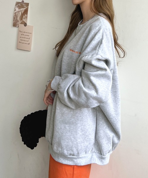 Futier land（フューティアランド）の「さりげないロゴが目を惹いてカワイイ！バック刺繍ロゴBIGトレーナー（スウェット・レディース・ネイビー/グレー/ホワイト/パープル・FREE）」の9枚目の写真