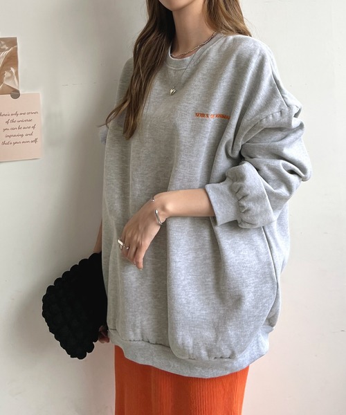 Futier land（フューティアランド）の「さりげないロゴが目を惹いてカワイイ！バック刺繍ロゴBIGトレーナー（スウェット・レディース・ネイビー/グレー/ホワイト/パープル・FREE）」の10枚目の写真