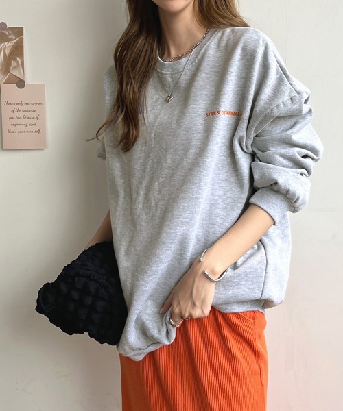 Futier land（フューティアランド）の「さりげないロゴが目を惹いてカワイイ！バック刺繍ロゴBIGトレーナー（スウェット・レディース・ネイビー/グレー/ホワイト/パープル・FREE）」の11枚目の写真