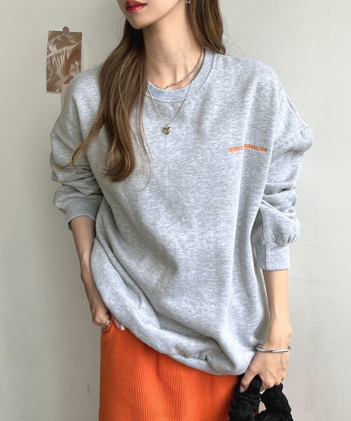 Futier land（フューティアランド）の「さりげないロゴが目を惹いてカワイイ！バック刺繍ロゴBIGトレーナー（スウェット・レディース・ネイビー/グレー/ホワイト/パープル・FREE）」の5枚目の写真