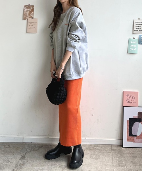 Futier land（フューティアランド）の「さりげないロゴが目を惹いてカワイイ！バック刺繍ロゴBIGトレーナー（スウェット・レディース・ネイビー/グレー/ホワイト/パープル・FREE）」の16枚目の写真