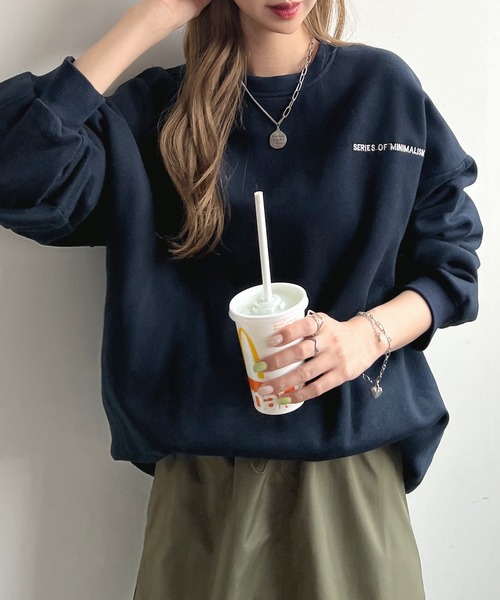 Futier land（フューティアランド）の「さりげないロゴが目を惹いてカワイイ！バック刺繍ロゴBIGトレーナー（スウェット・レディース・ネイビー/グレー/ホワイト/パープル・FREE）」の22枚目の写真